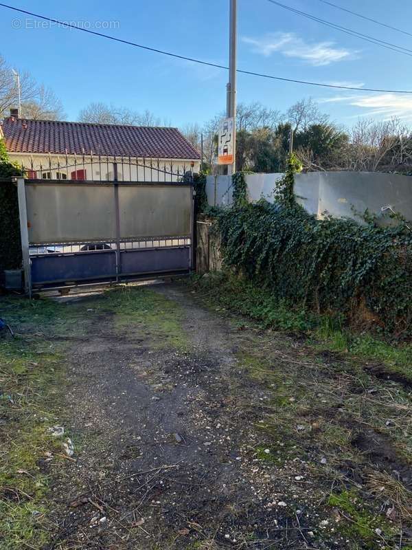 Maison à RUELLE-SUR-TOUVRE