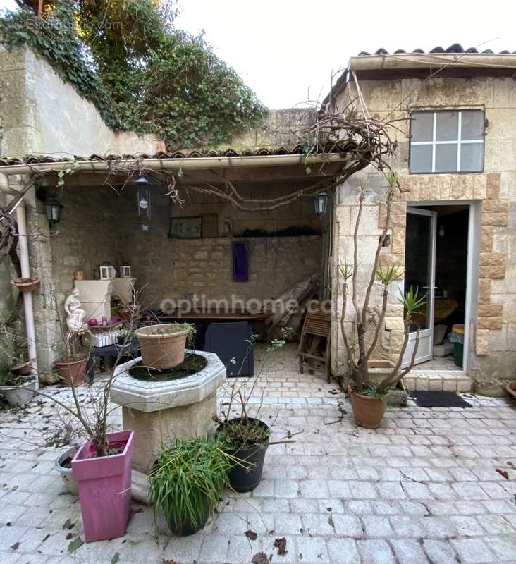 Maison à RUELLE-SUR-TOUVRE