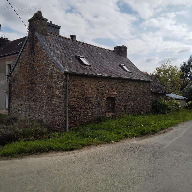 Maison à TREGOUREZ