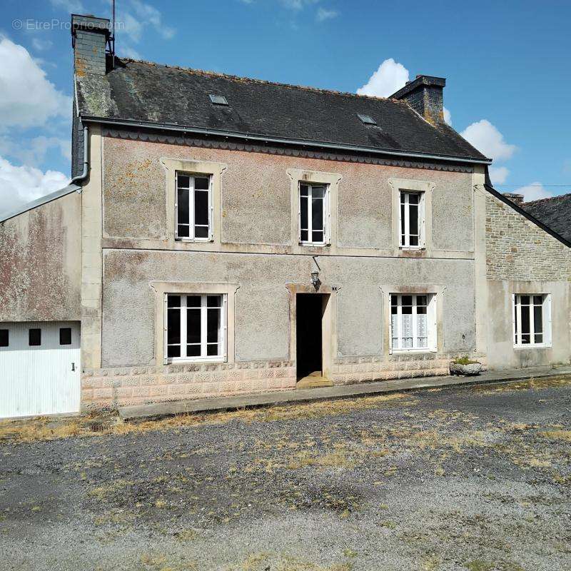 Maison à TREGOUREZ