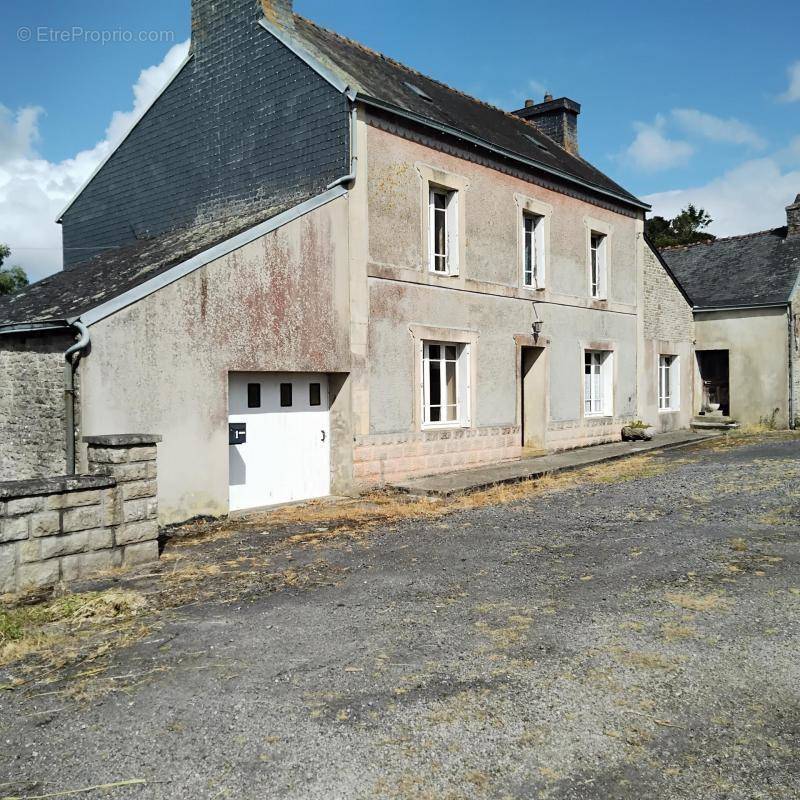 Maison à TREGOUREZ