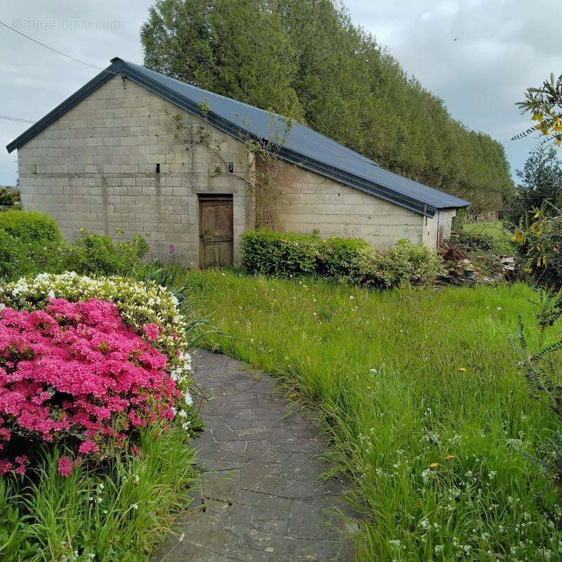 Maison à TREGOUREZ