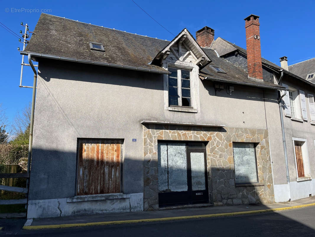 Maison à ARNAC-POMPADOUR