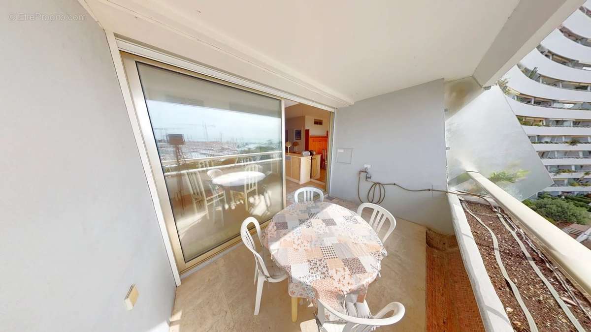 Appartement à VILLENEUVE-LOUBET