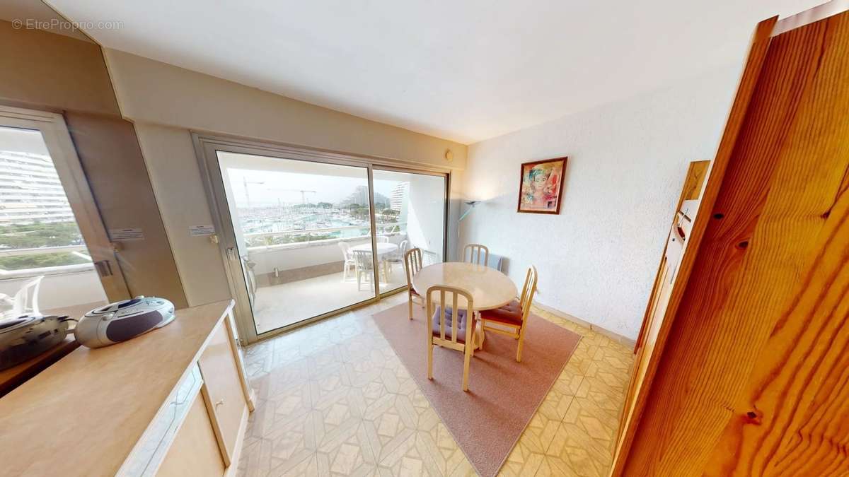 Appartement à VILLENEUVE-LOUBET