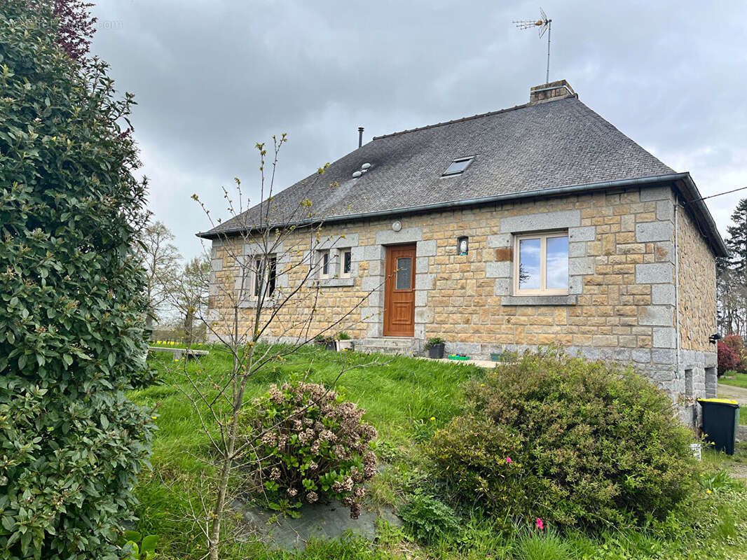 Maison à MEZIERES-SUR-COUESNON