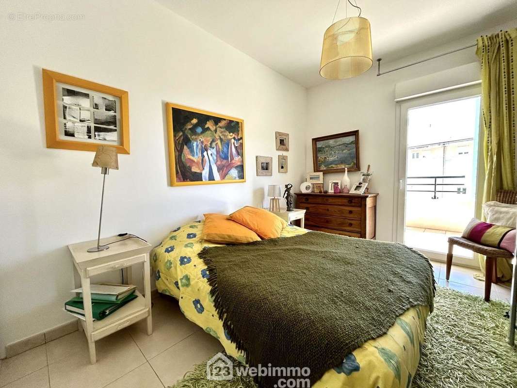 Chambre n°2 avec accès terrasse - Appartement à SAN-MARTINO-DI-LOTA