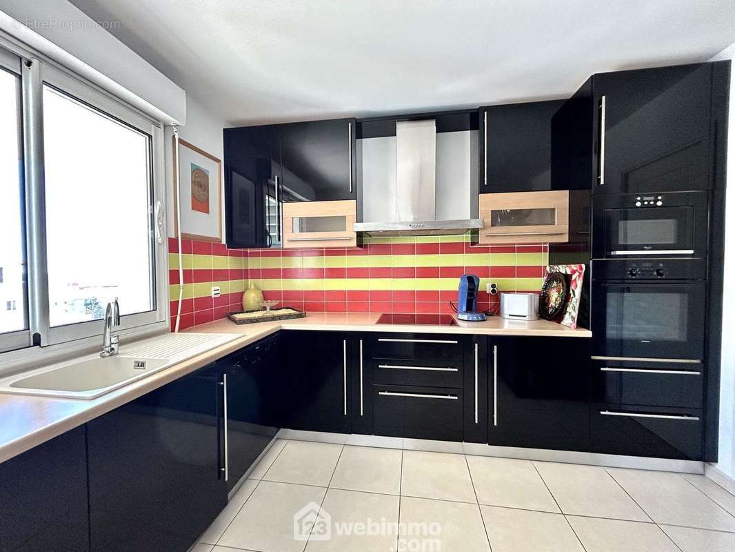 Cuisine équipée 9 m2 + cellier de 3 m2 - Appartement à SAN-MARTINO-DI-LOTA