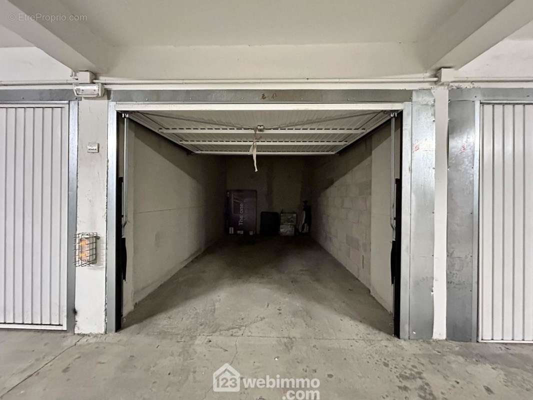 Garage de 15m2 - Appartement à SAN-MARTINO-DI-LOTA