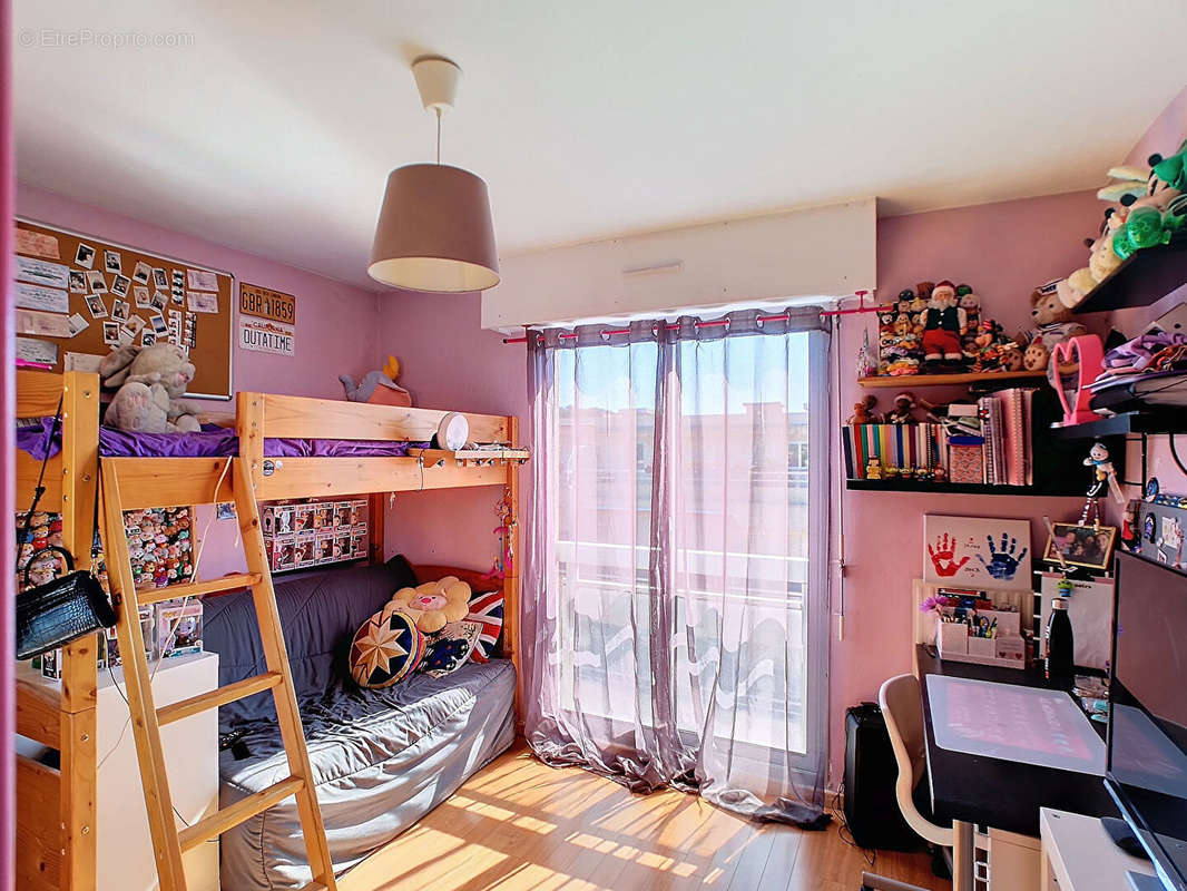 Appartement à SAINT-LAURENT-DU-VAR