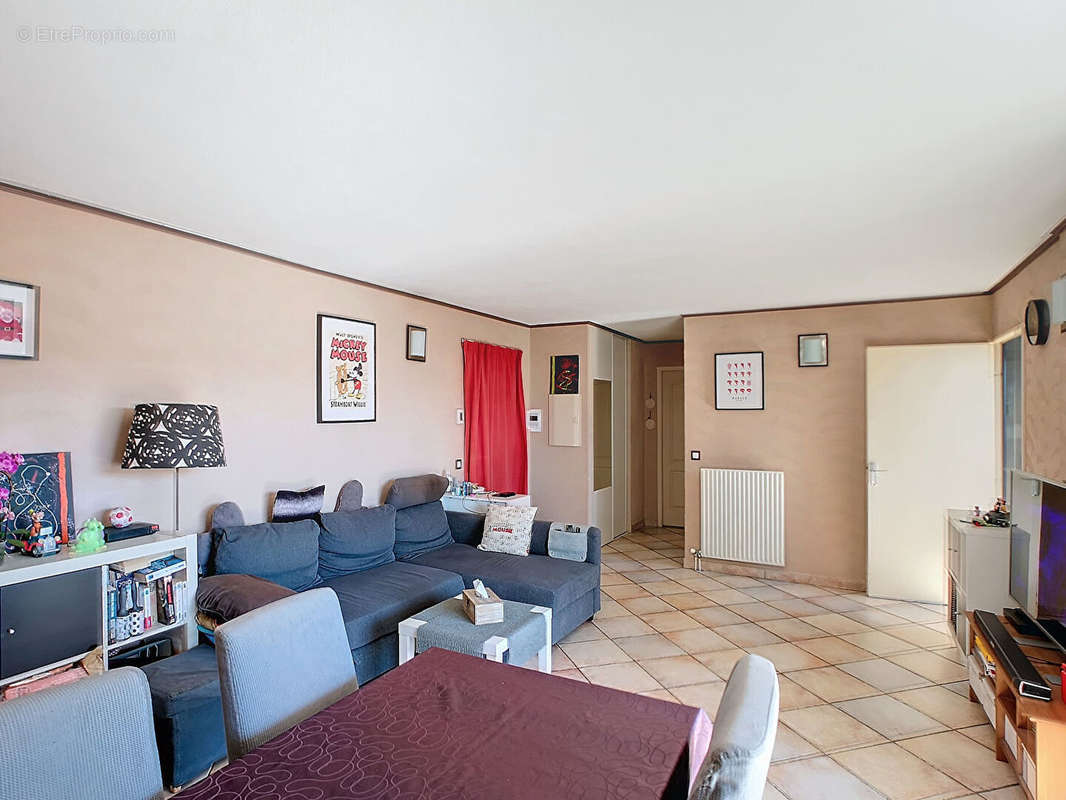 Appartement à SAINT-LAURENT-DU-VAR