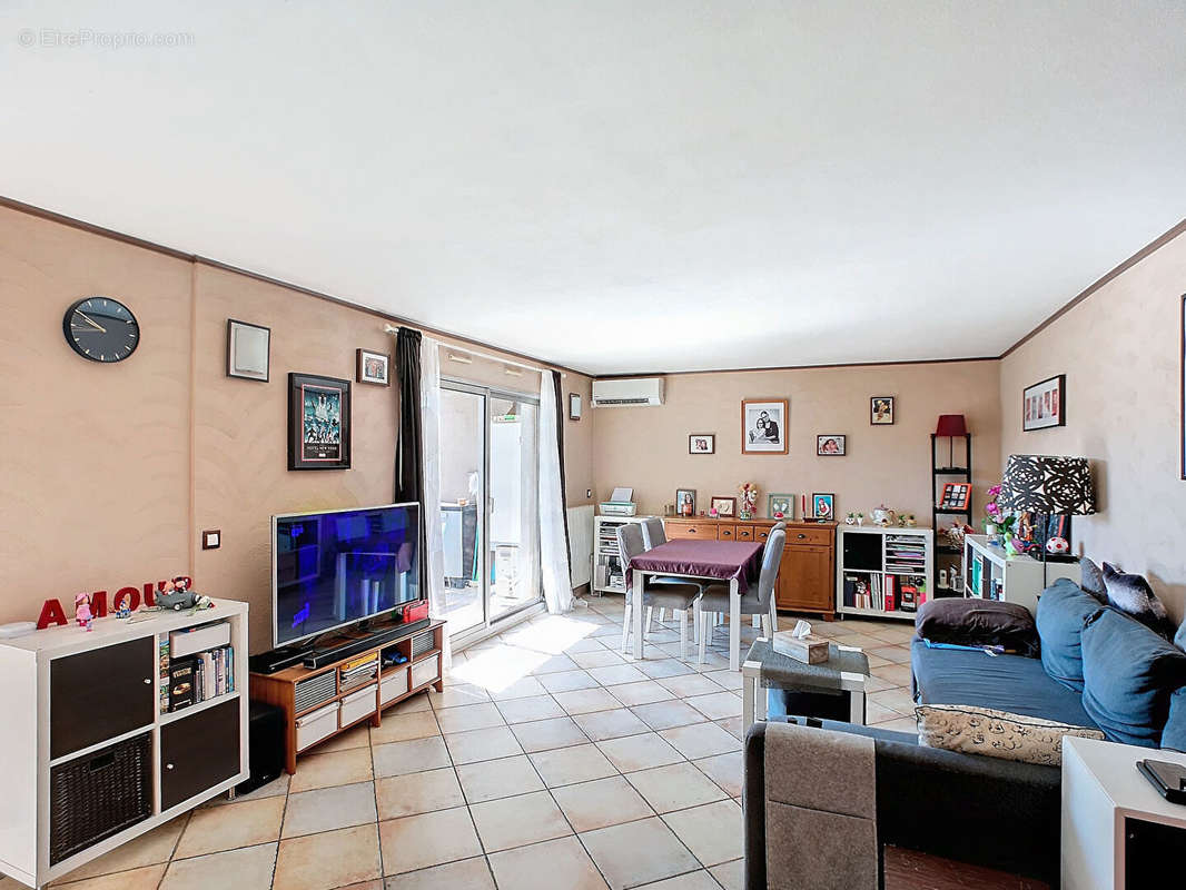 Appartement à SAINT-LAURENT-DU-VAR