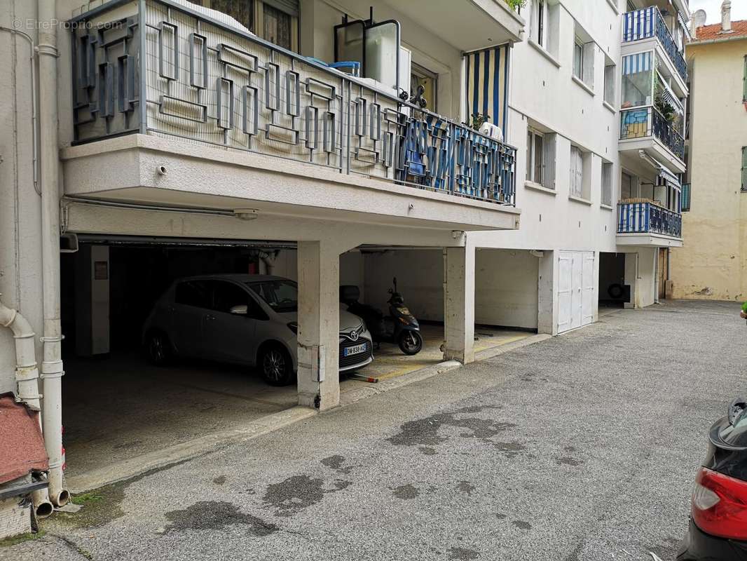 Parking à CANNES