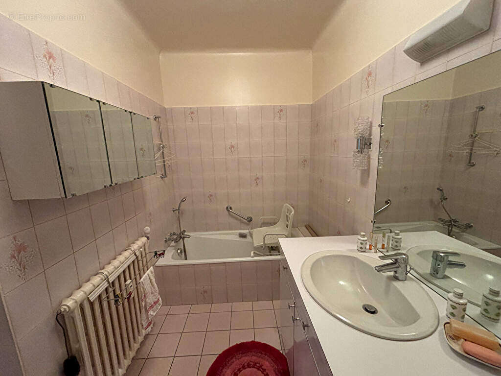 Appartement à AIX-LES-BAINS