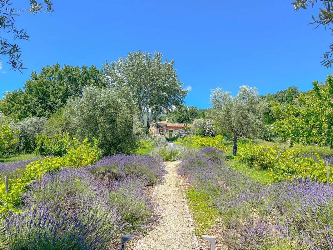 Maison à CHATEAUNEUF-GRASSE