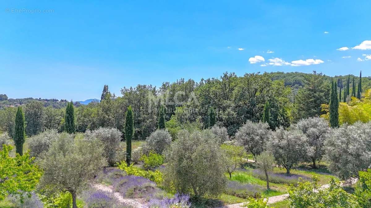 Maison à CHATEAUNEUF-GRASSE