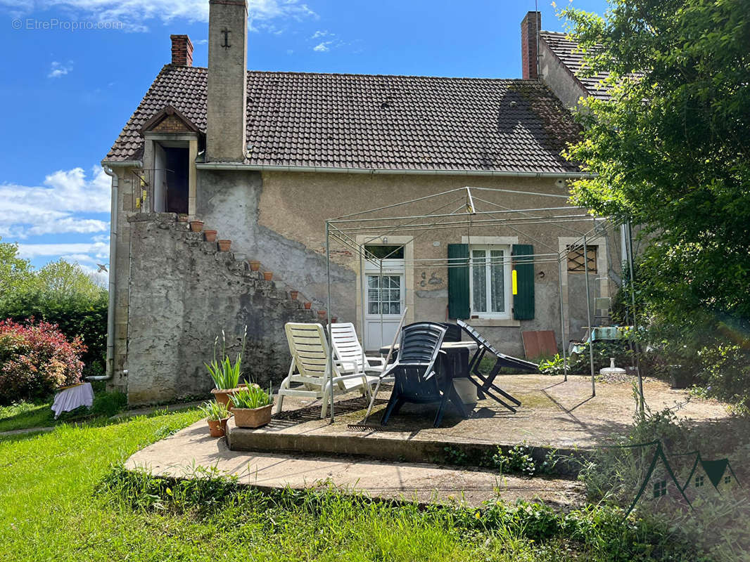 Maison à SAINT-PIERRE-LES-ETIEUX