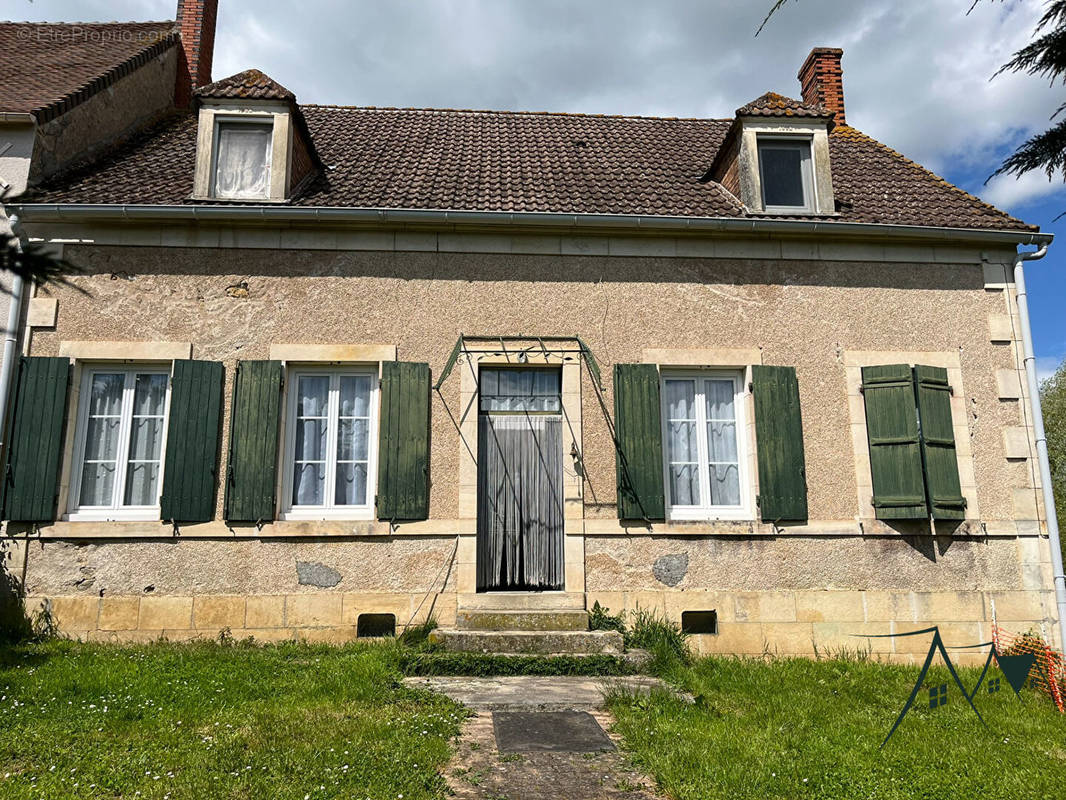 Maison à SAINT-PIERRE-LES-ETIEUX