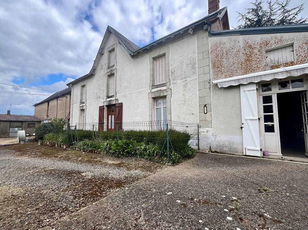 Maison à VENDEUVRE-DU-POITOU