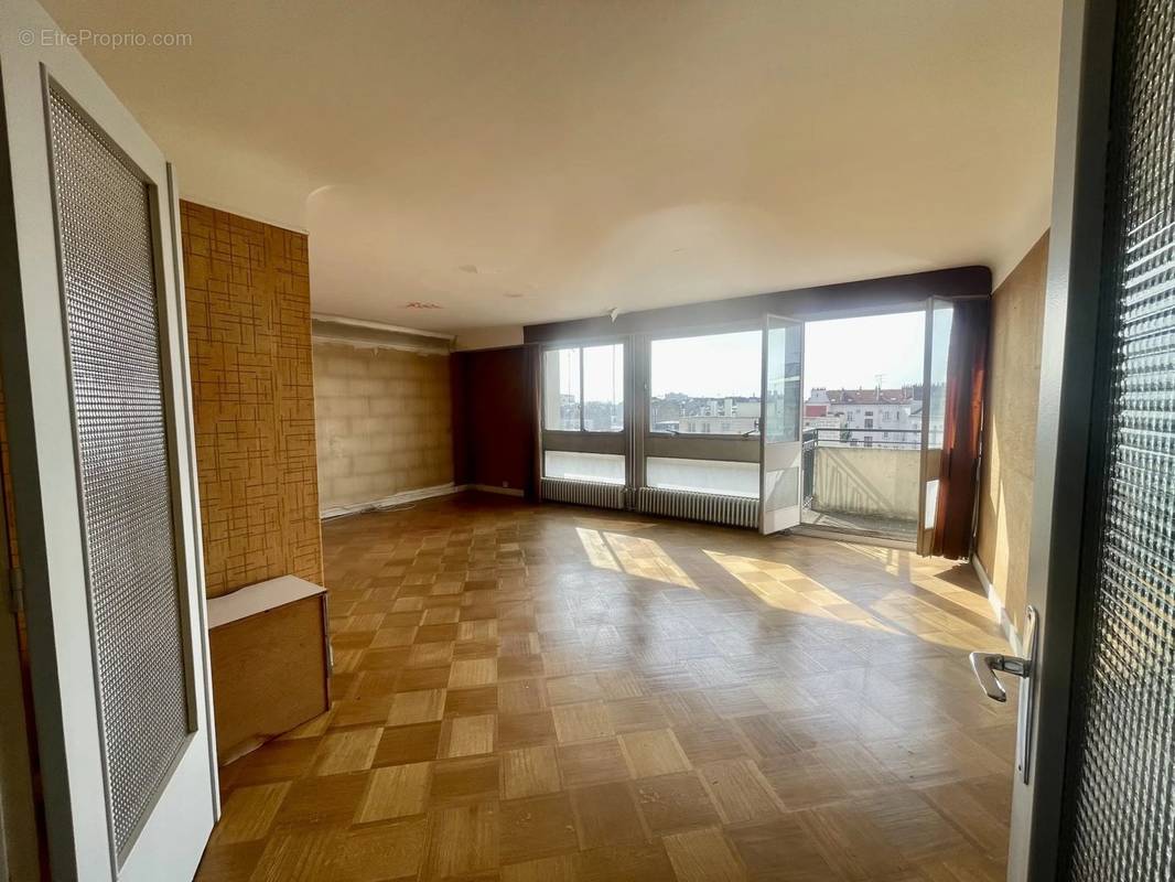 Appartement à CHARENTON-LE-PONT