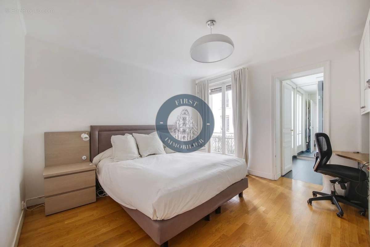 Appartement à PARIS-17E