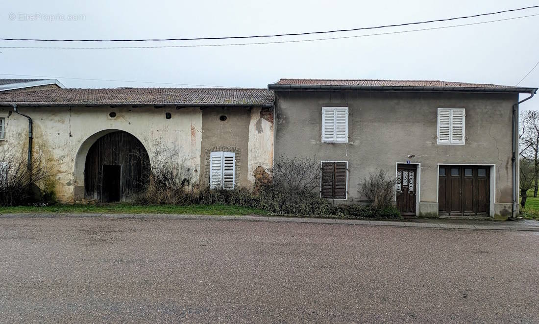 Maison à MIRECOURT