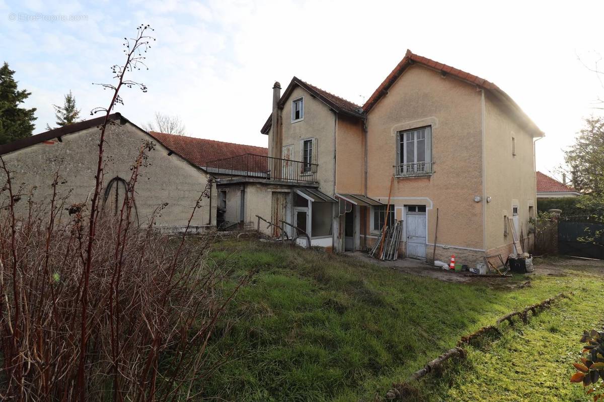 Maison à PONT-SAINTE-MARIE