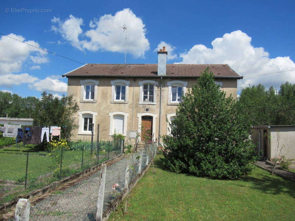 Appartement à MIRECOURT