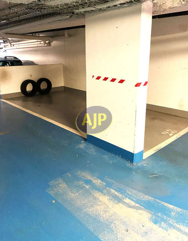 Parking à PARIS-15E