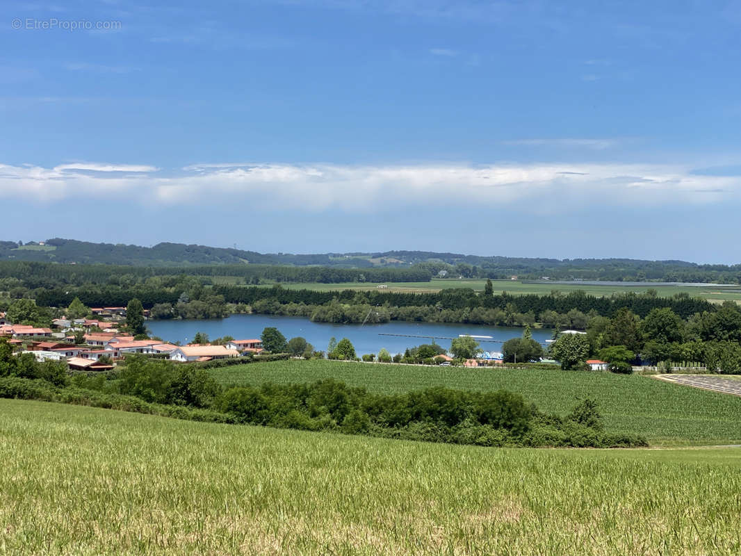 Terrain à SAMES