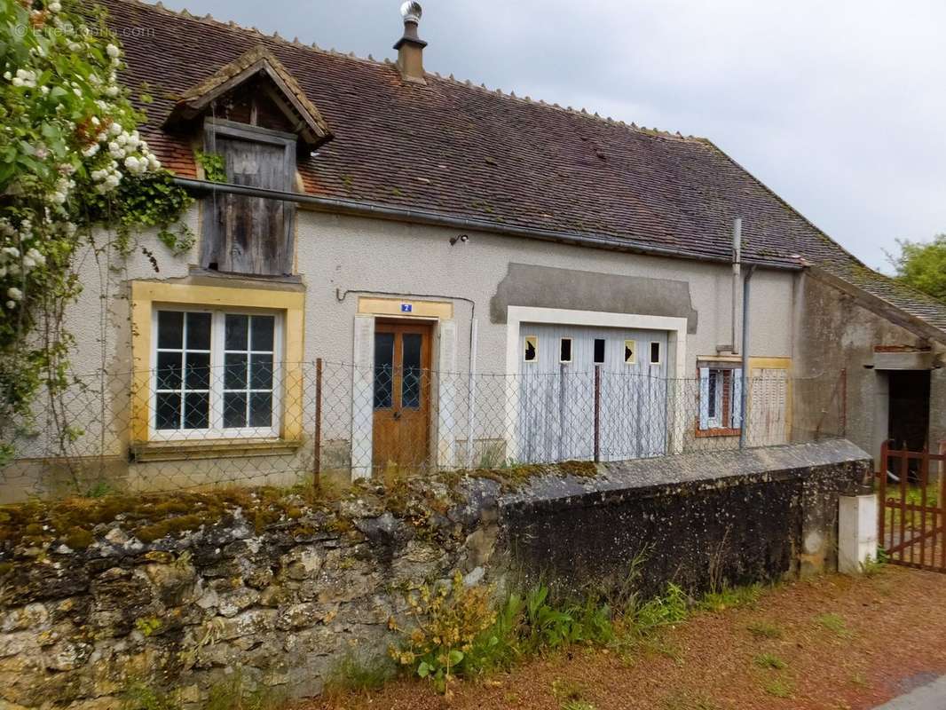 Maison à AINAY-LE-CHATEAU