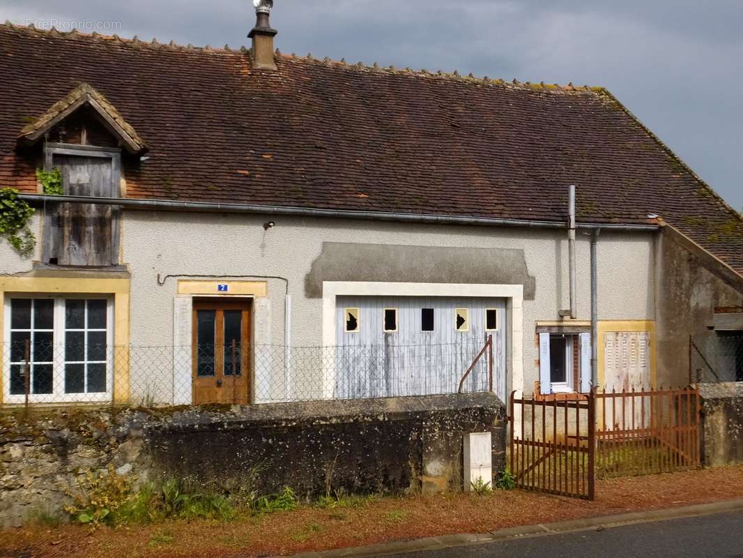 Maison à AINAY-LE-CHATEAU