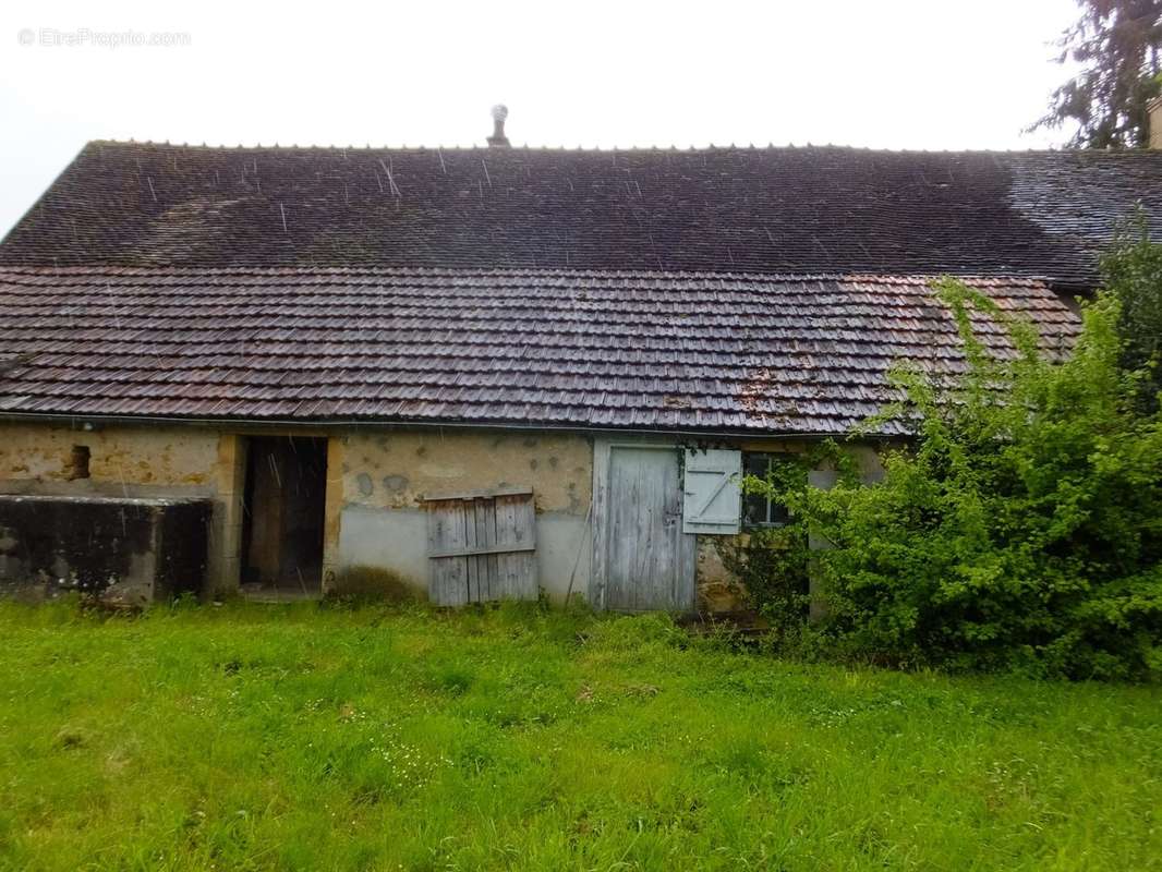 Maison à AINAY-LE-CHATEAU