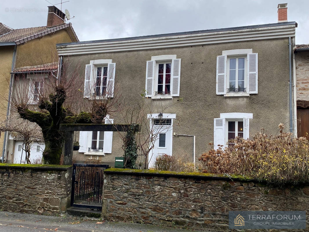 Maison à ROUSSAC