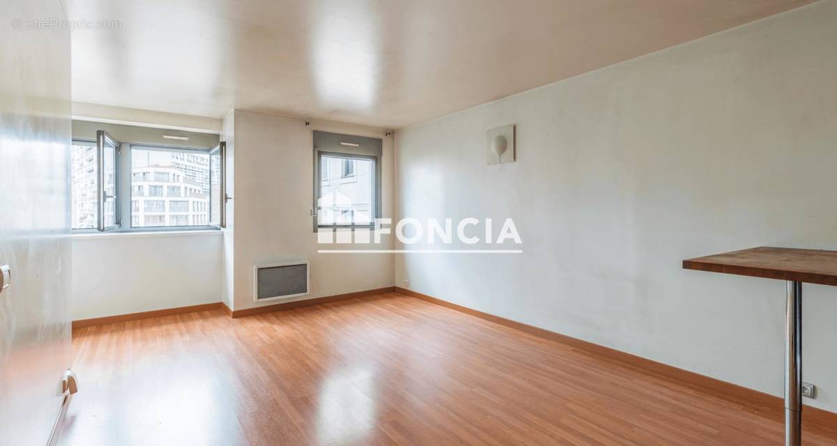 Appartement à PARIS-14E