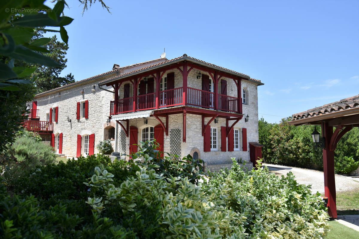 Maison à MONTAIGU-DE-QUERCY