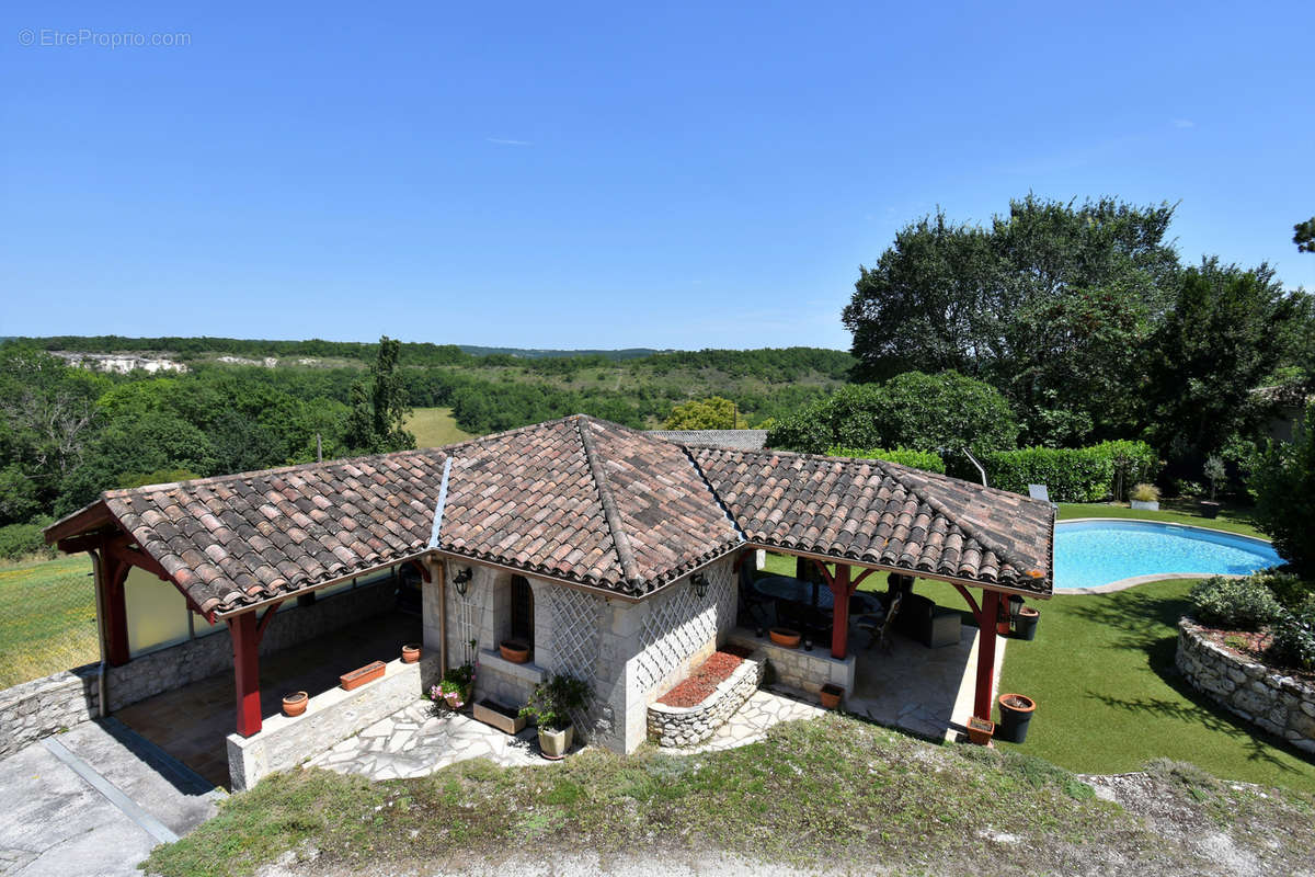 Maison à MONTAIGU-DE-QUERCY