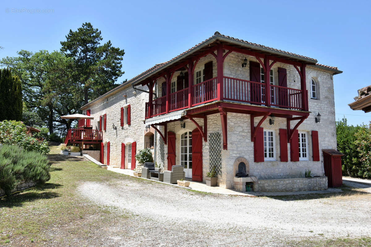 Maison à MONTAIGU-DE-QUERCY