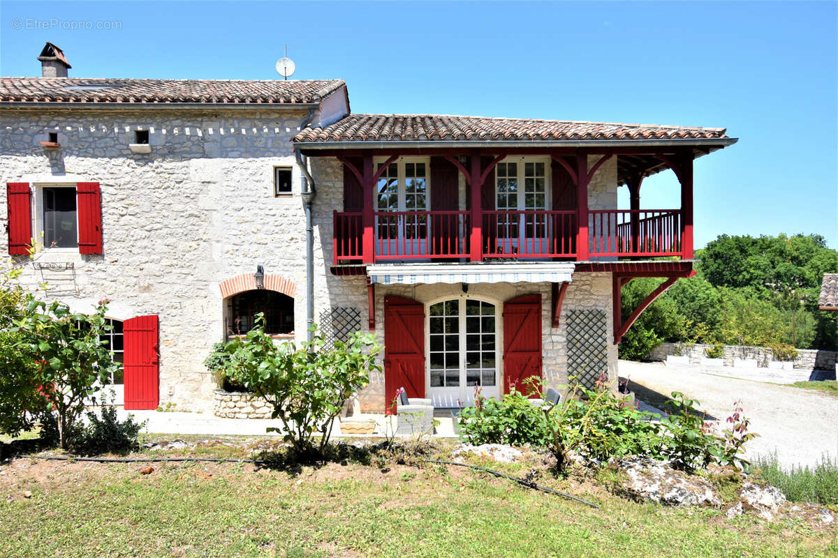 Maison à MONTAIGU-DE-QUERCY