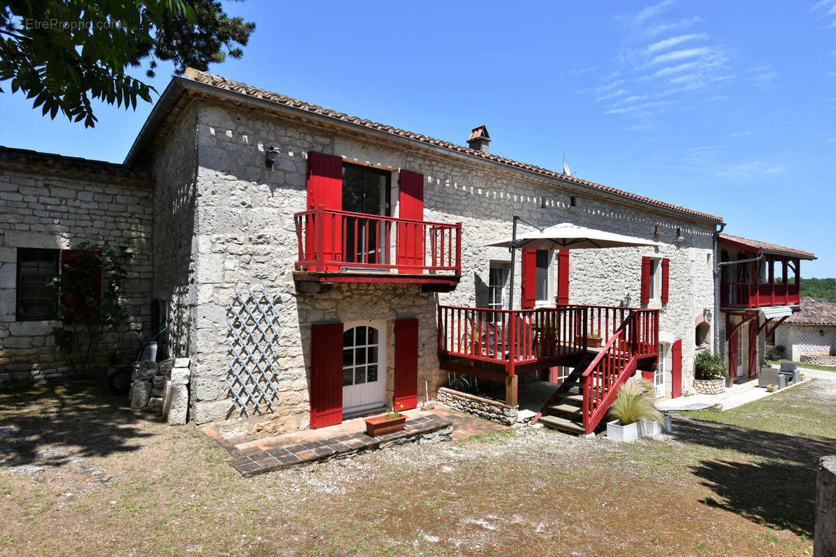 Maison à MONTAIGU-DE-QUERCY