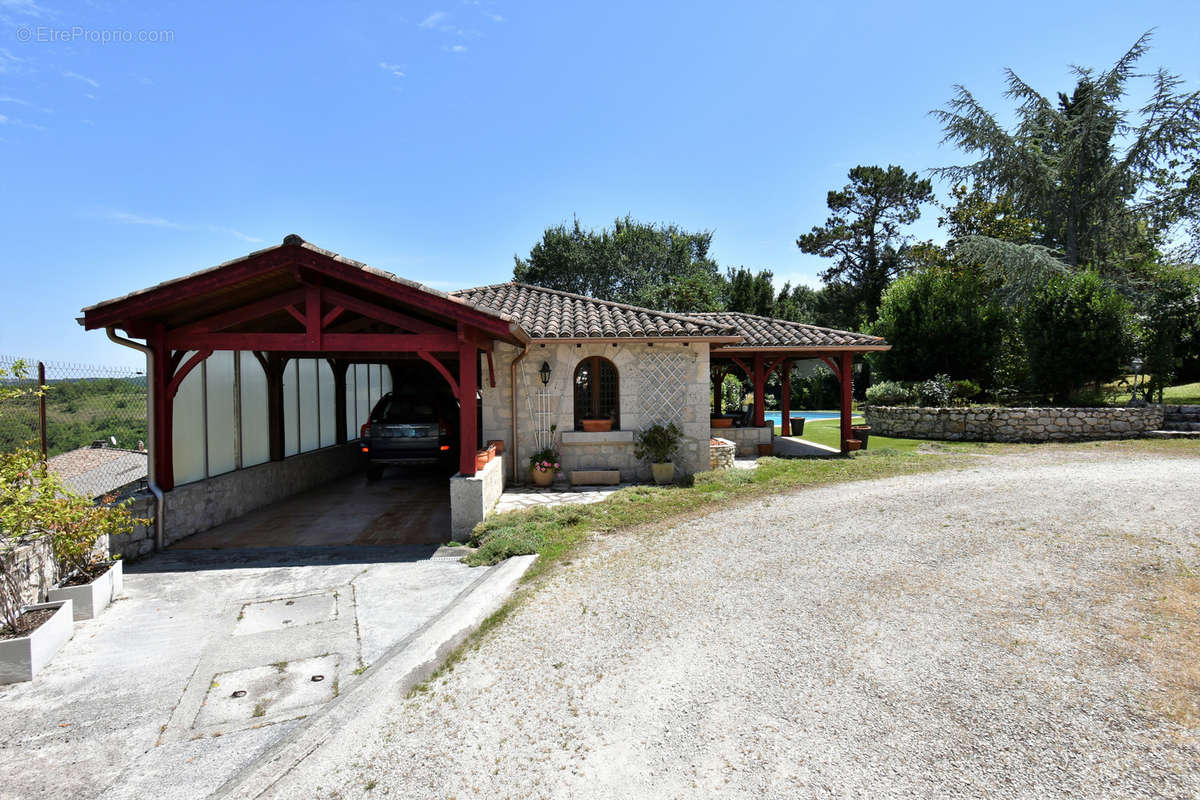 Maison à MONTAIGU-DE-QUERCY