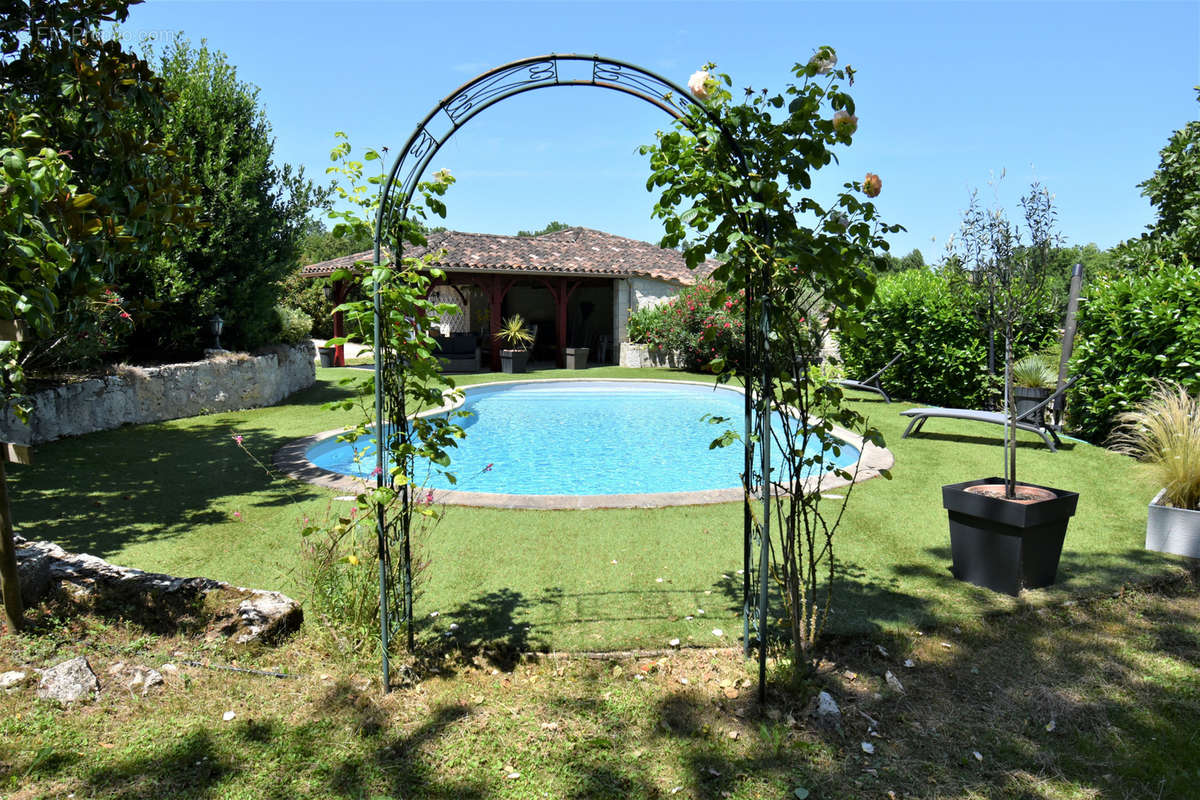 Maison à MONTAIGU-DE-QUERCY