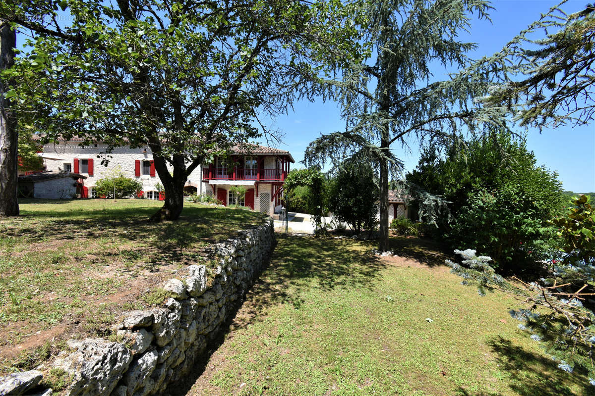 Maison à MONTAIGU-DE-QUERCY