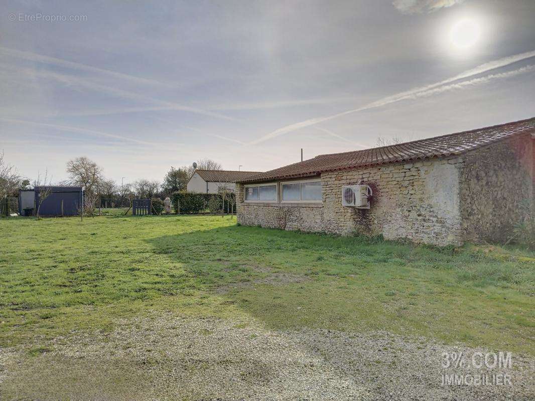 Maison à CHAMPAGNE-LES-MARAIS