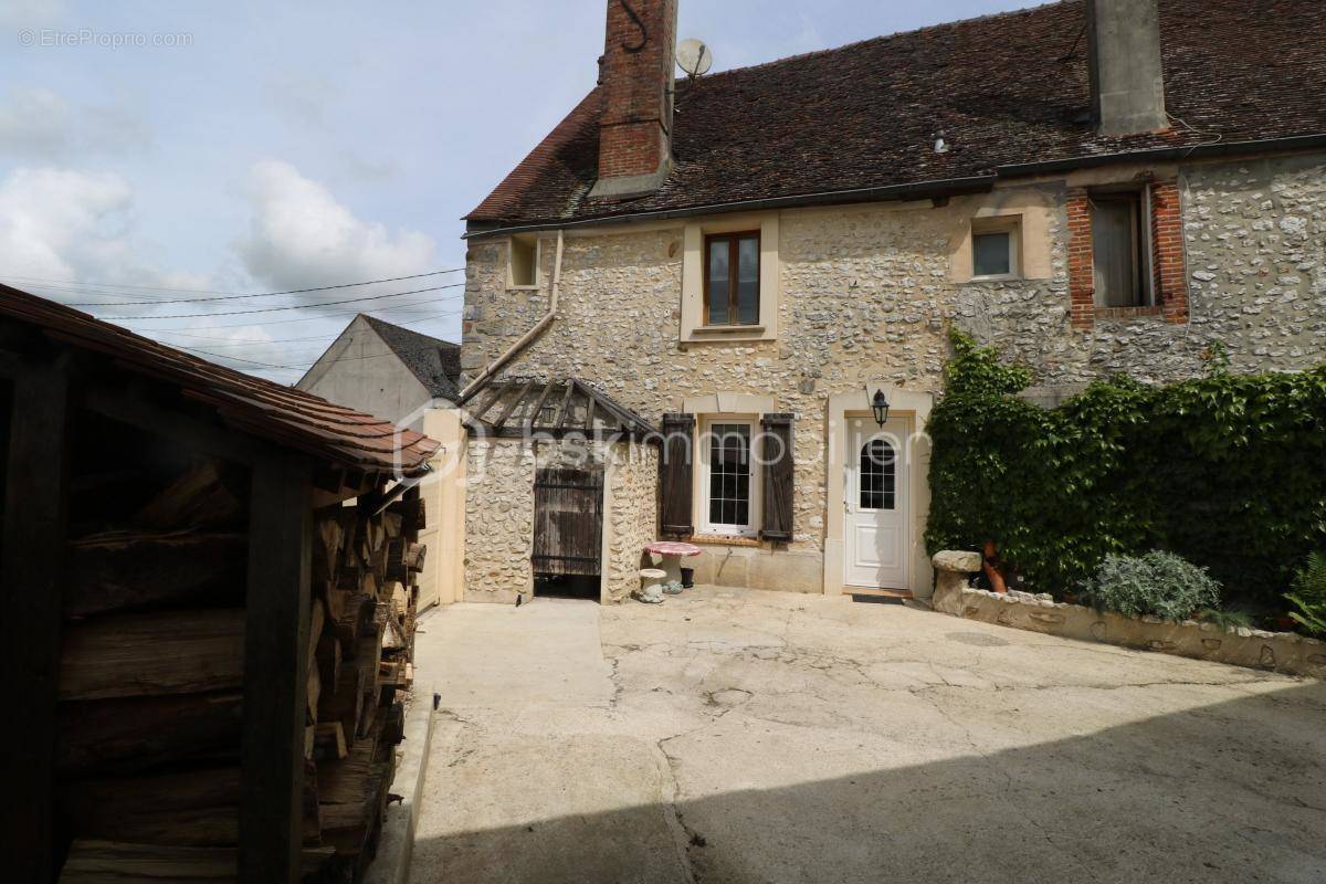 Maison à JOUY-LE-CHATEL