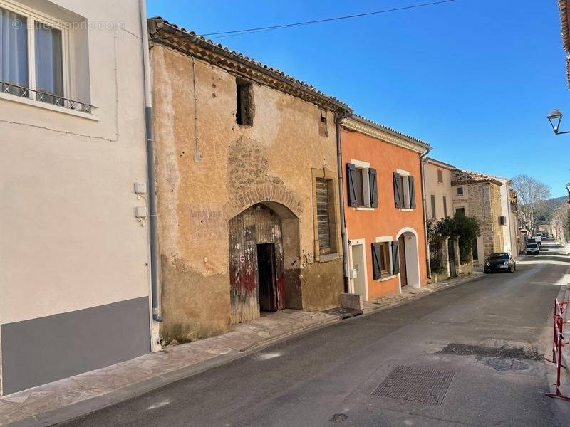 Commerce à VILLESEQUE-DES-CORBIERES