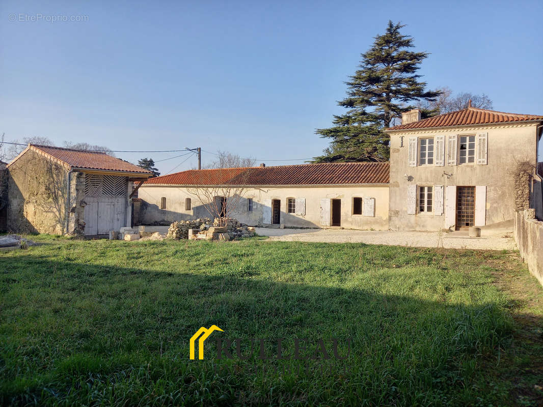 Maison à SAINT-SEURIN-DE-CURSAC