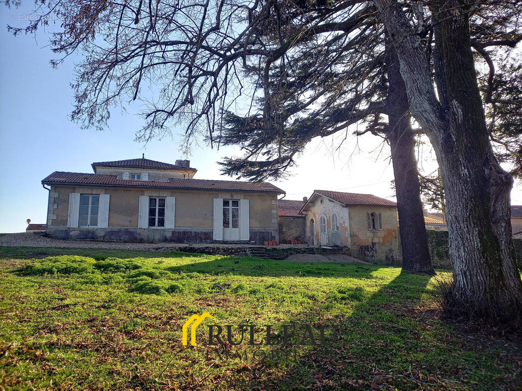 Maison à SAINT-SEURIN-DE-CURSAC