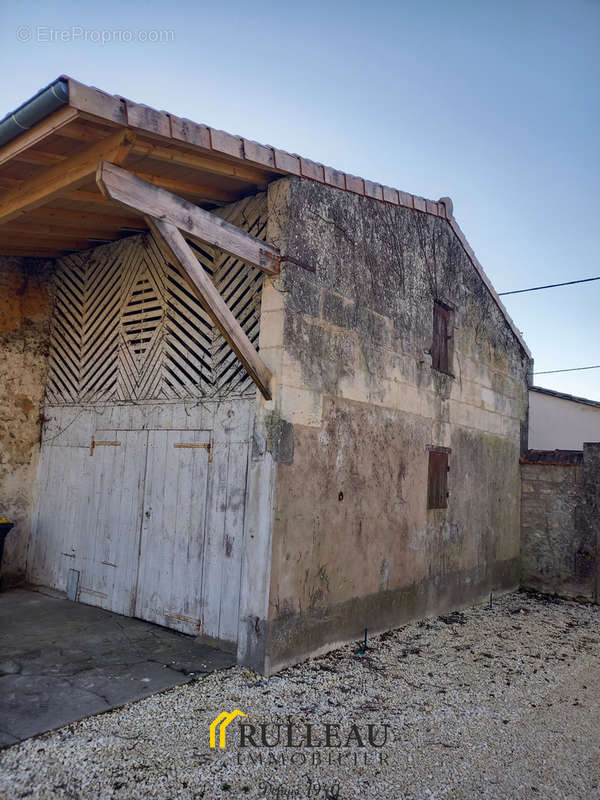 Maison à SAINT-SEURIN-DE-CURSAC