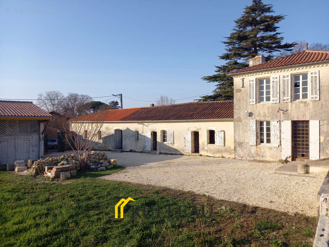 Maison à SAINT-SEURIN-DE-CURSAC